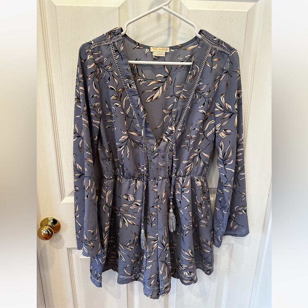The Hanger Women’s Blue Gray Floral Romper